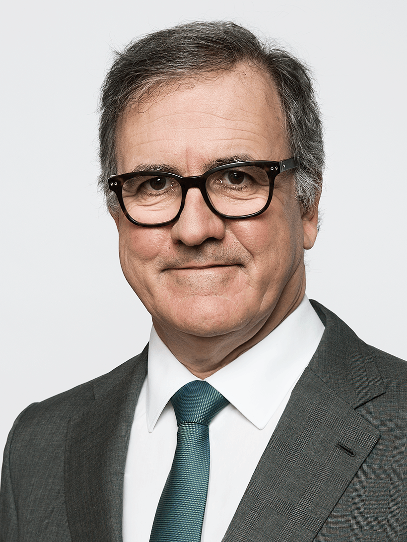 Retrato institucional de António Pires de Lima, CEO do Grupo BRISA