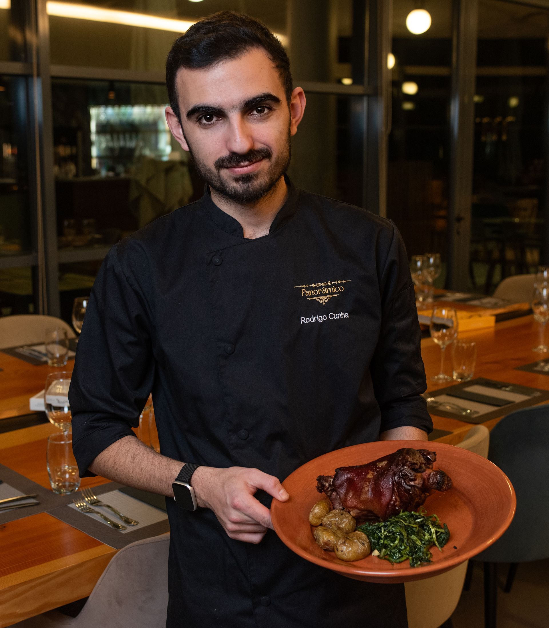 Chef em espaço de sala