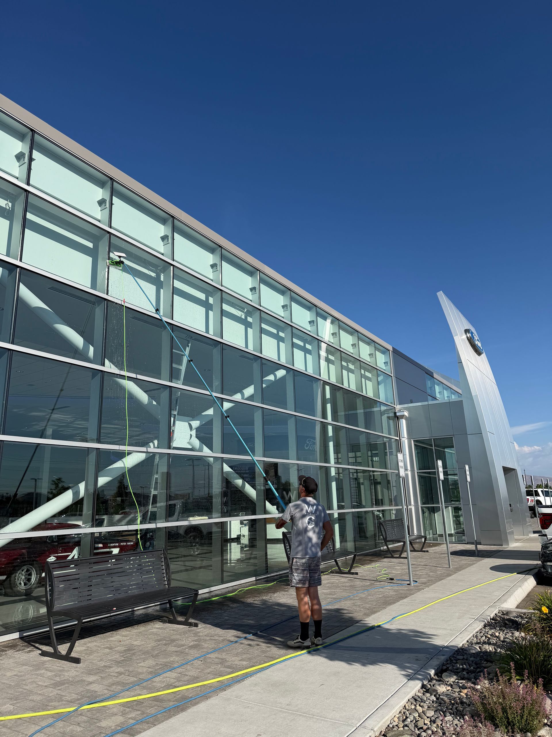 Cowin Ford Reno, Window Cleaning