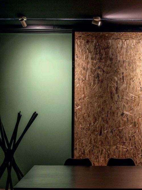 Interno dello showroom con vendita di led a Milano