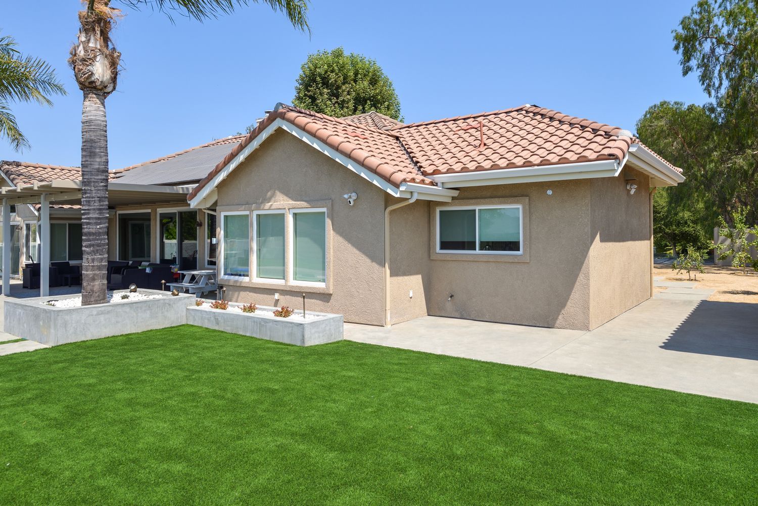 exterior view of the backside of a house, kitchen addition, kitchen expansion, Thousand Oaks, CA 