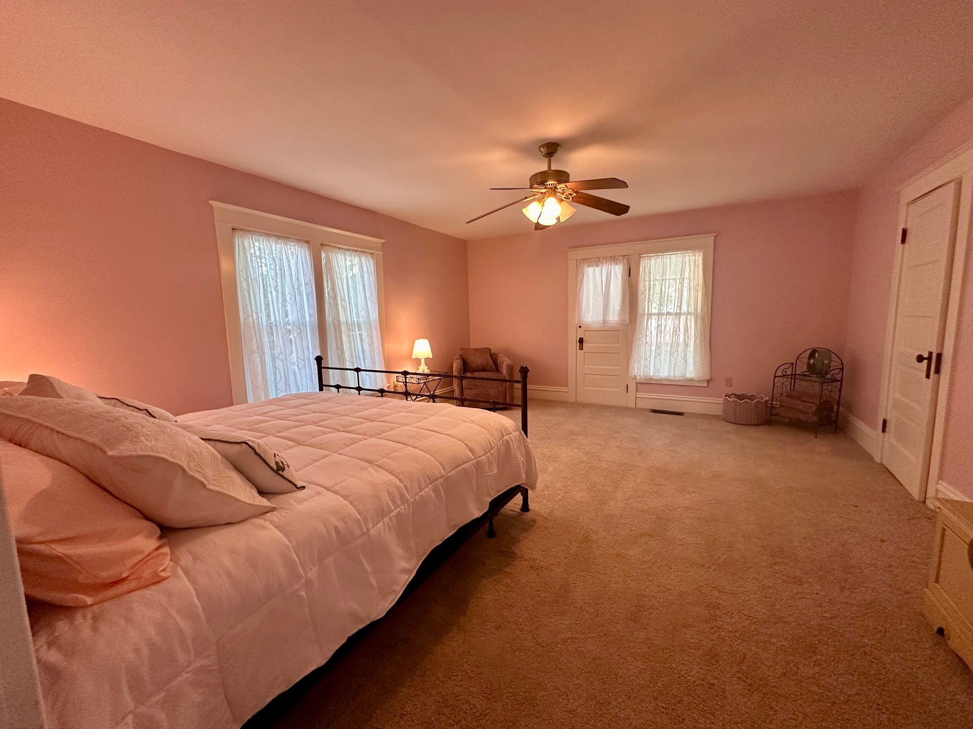 King bedroom - main floor