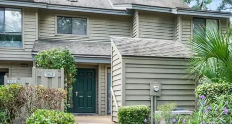 Hilton Head, South Carolina Beach Rental Home | Steps To The Beach and Pool