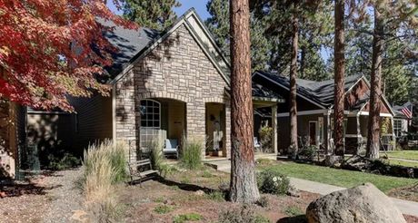 Sisters, Oregon | Vacation Rental | Front Porch