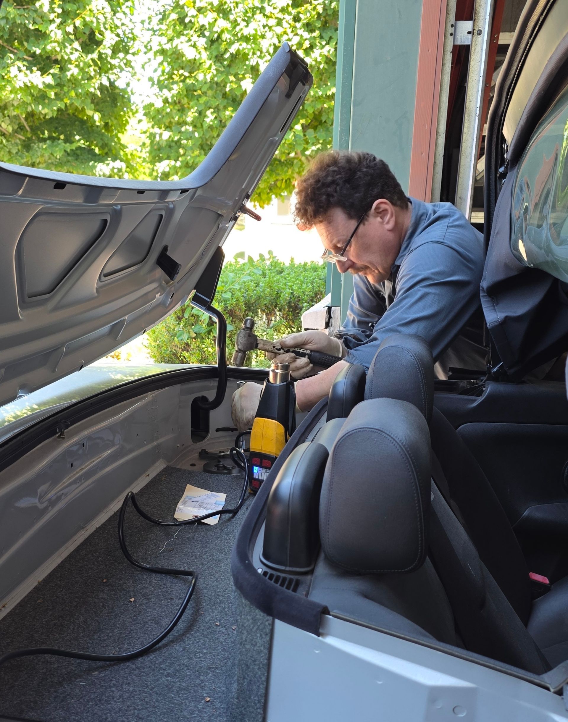 Shop's Auto Technician Working | Joe's Garage Inc.