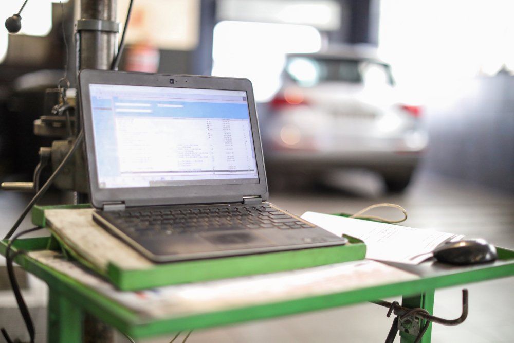 Macchinari di ultima generazione per revisione auto veloce