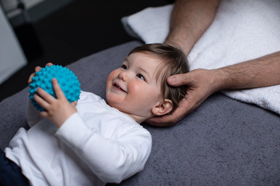 alistair richardson, osteopath, paediatric osteopathy, richardson's wellbeing clinic, cheltenham, babies, children