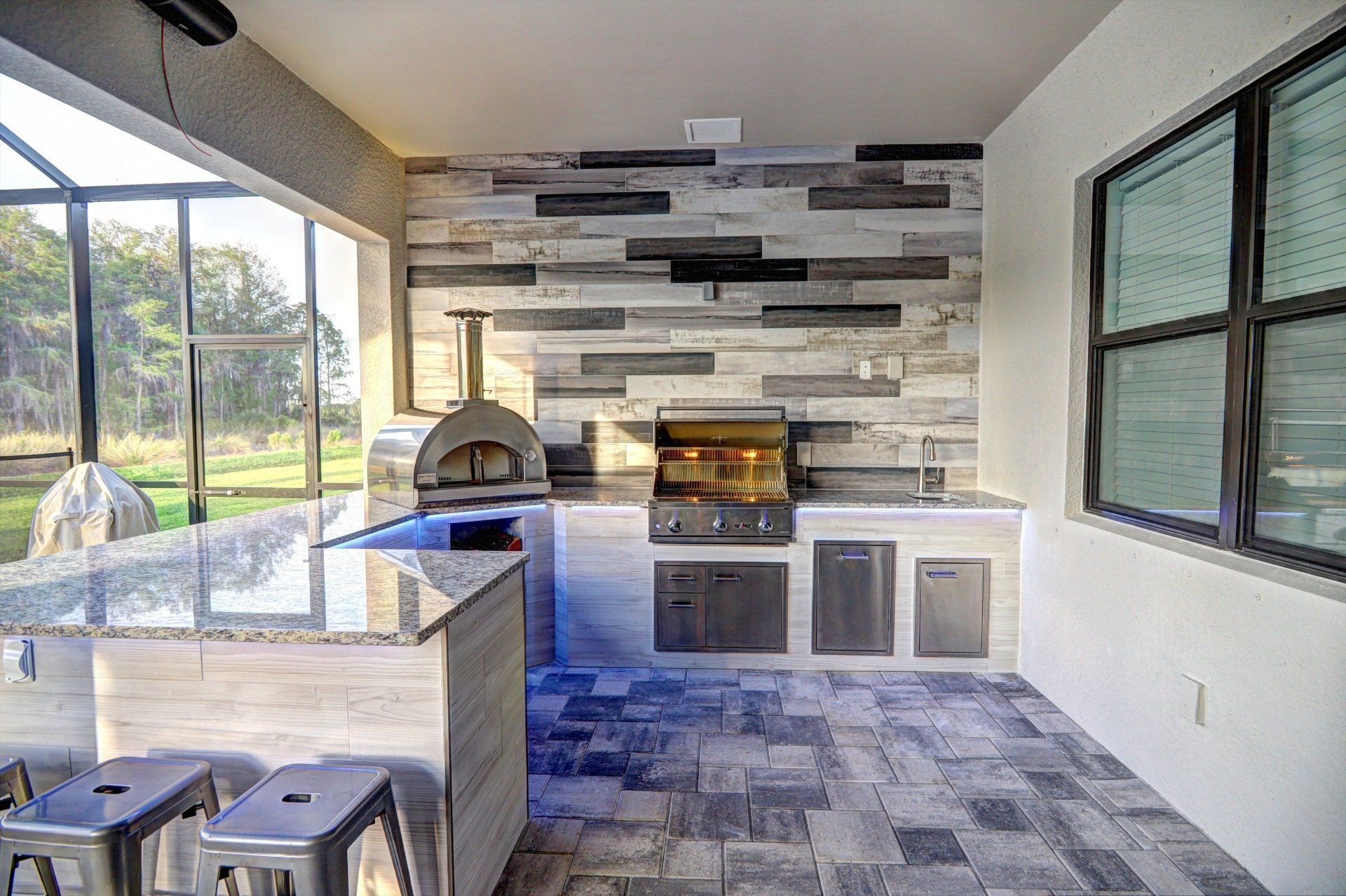 outdoor kitchen with pizza oven