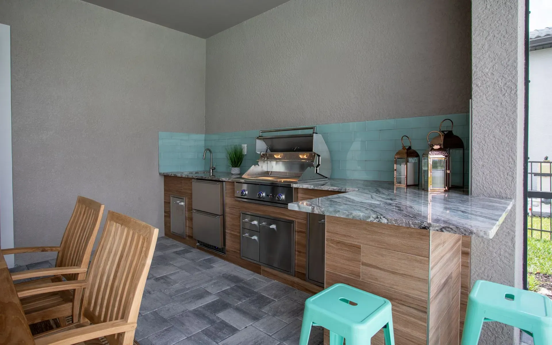 L-shape outdoor kitchen estero, fl