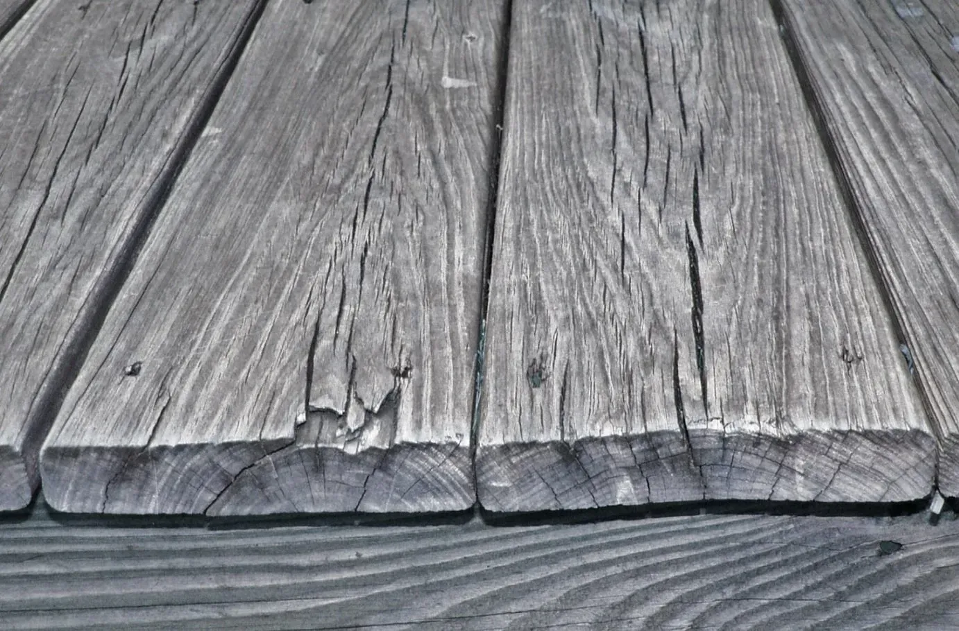 pressure treated wood cracks and chinks