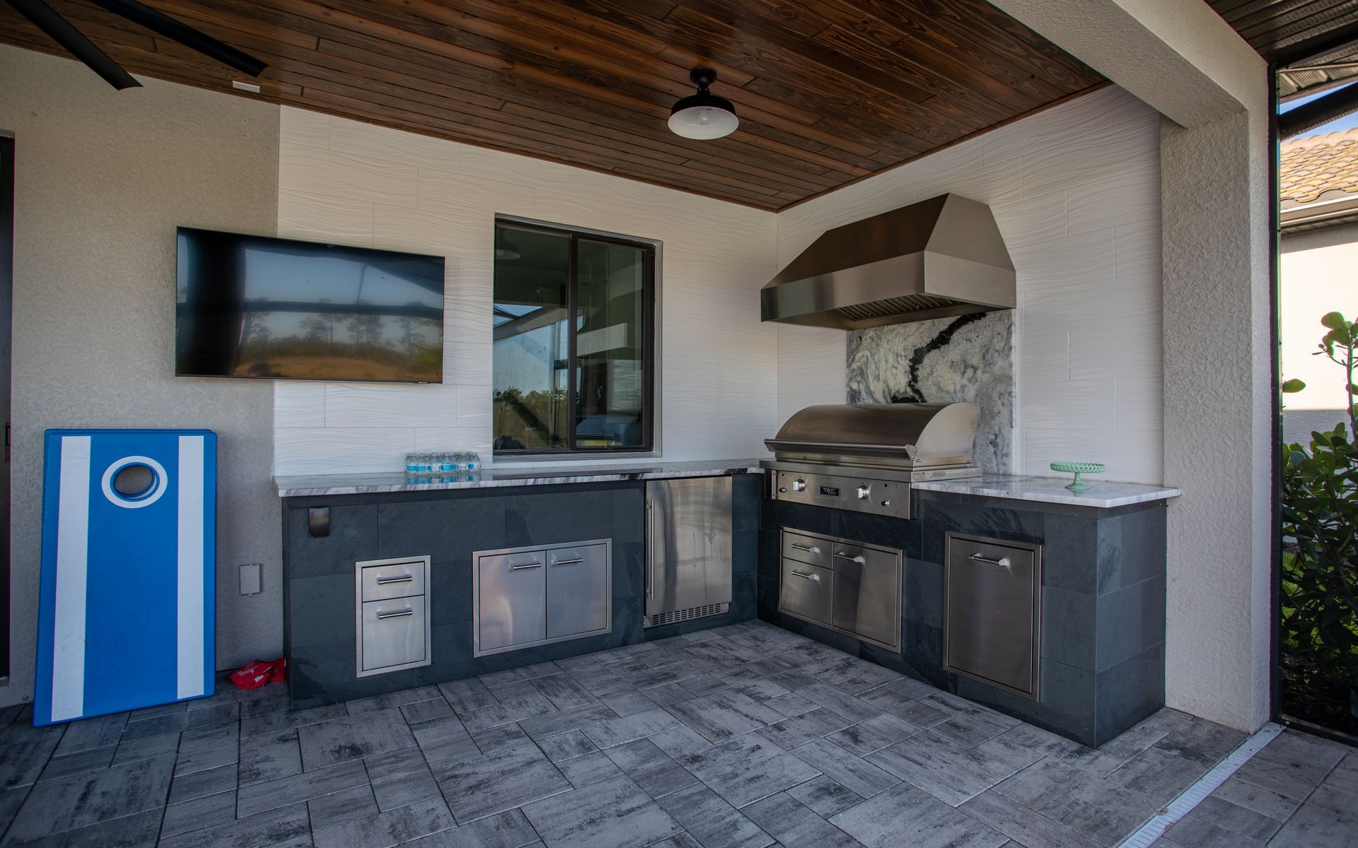 L Shape Outdoor Kitchen, Granite backsplash, hood, Fort Myers FL