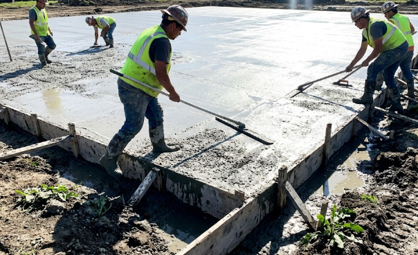 Professional team pouring a solid commercial concrete foundation.