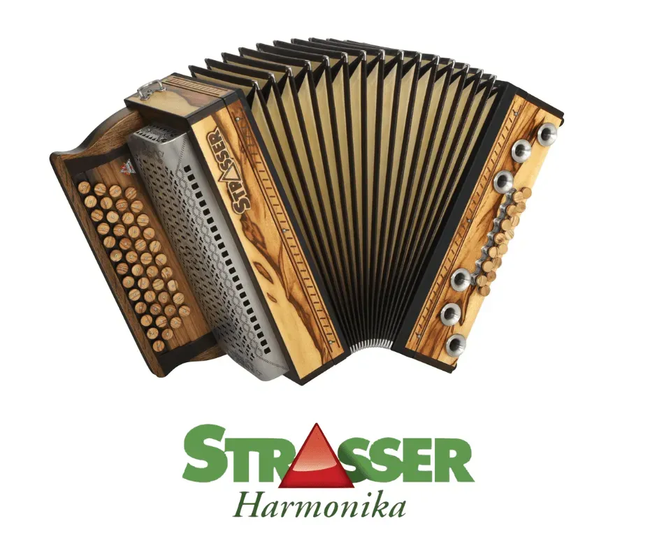 Akkordeon mit gold-schwarzem Balg über dem Strasser Harmonik Logo