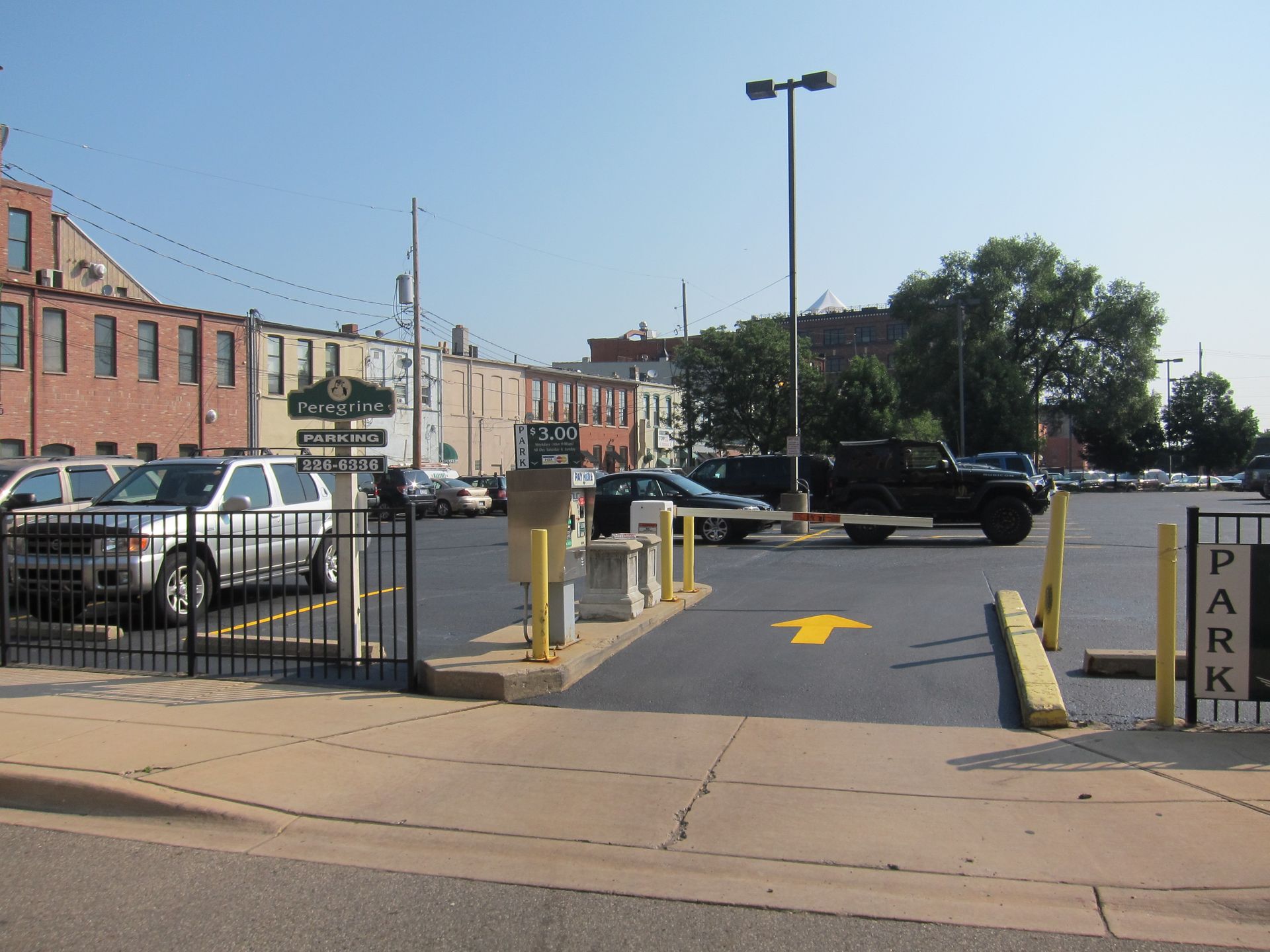 A parking lot with a sign that says park