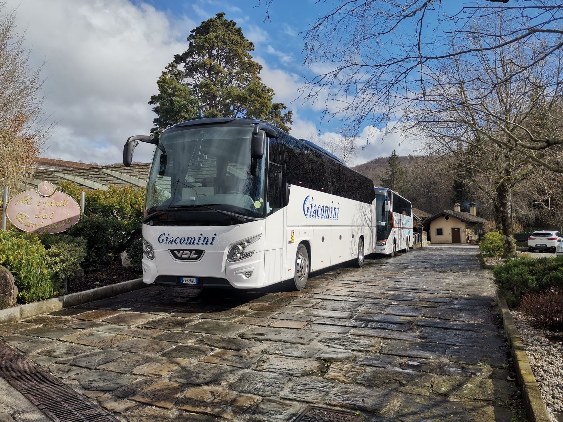 Parco automezzi Giacomini Viaggi - flotta completa