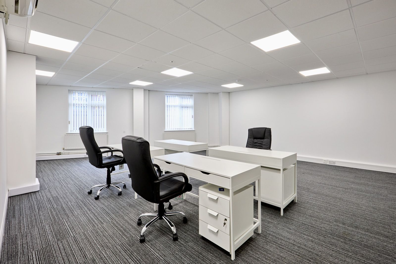 Medium office space to rent at Tanshire Business Park