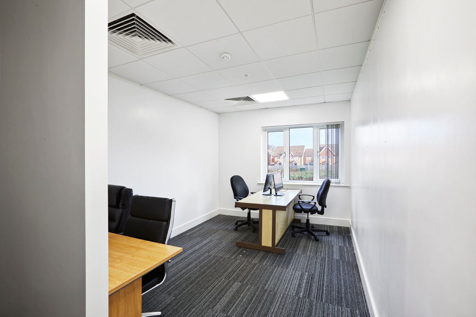 small office to rent tanshire business park in surrey