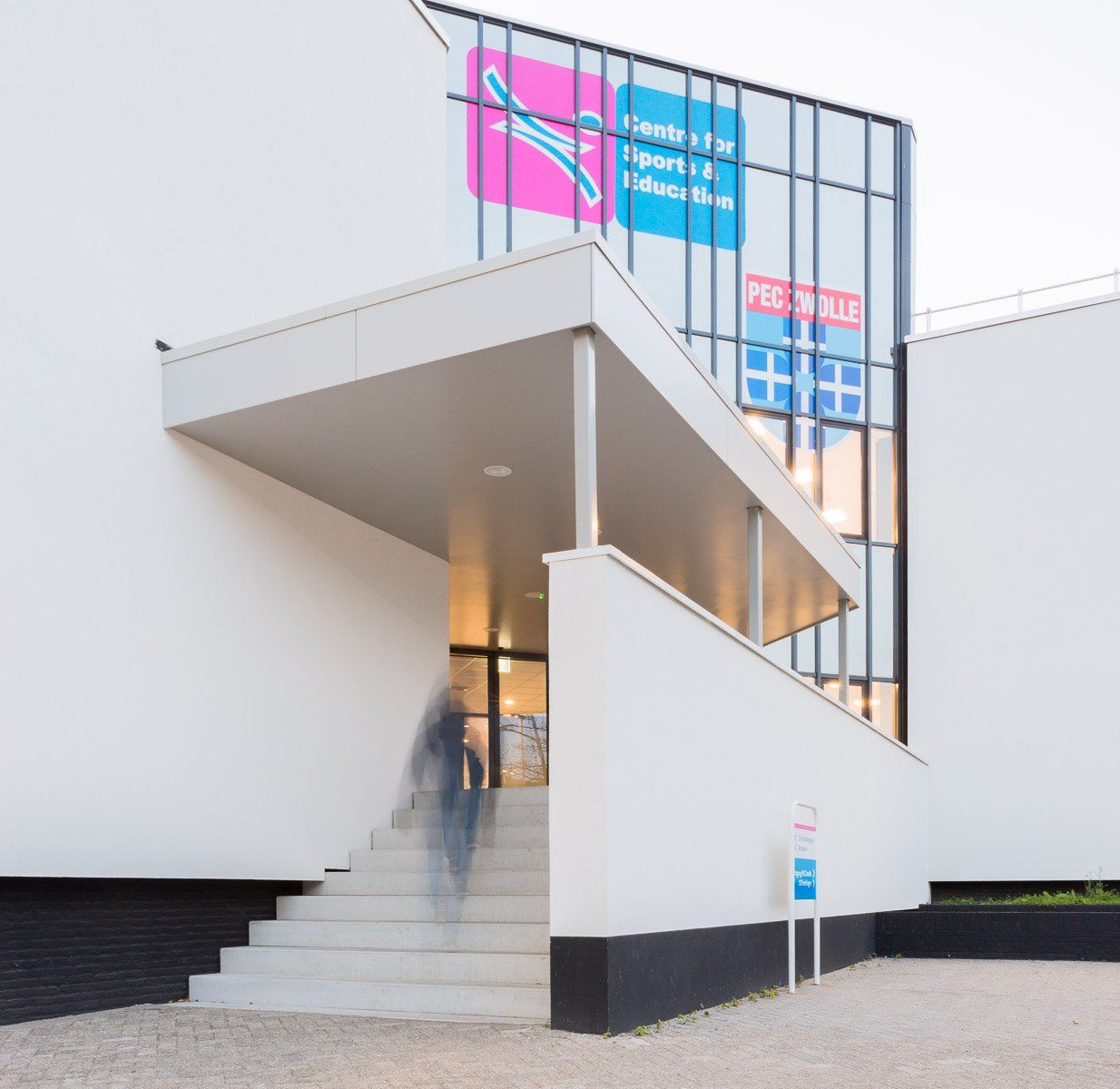 CSE Landstede Zwolle ingang ©Walter Frisart FOTOwerk