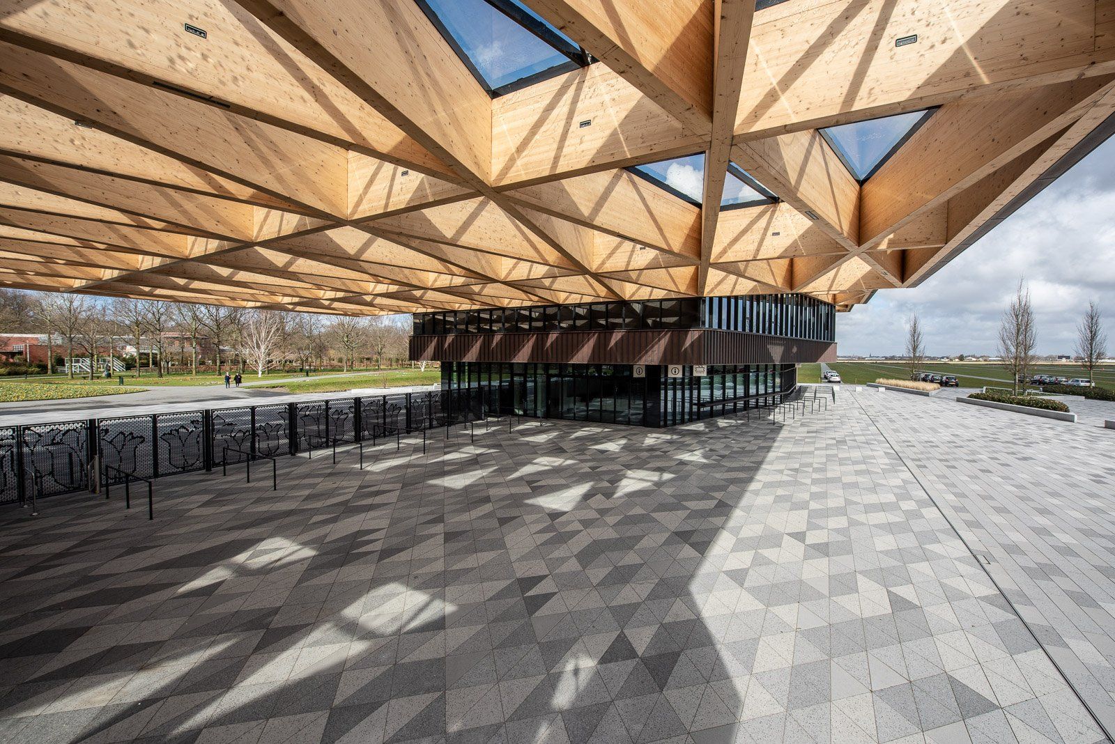 Portfolio Walter Frisart FOTOwerk voor Bouwkunst en Architectuur: Entree keukenhof Lisse voor Hekospanten
