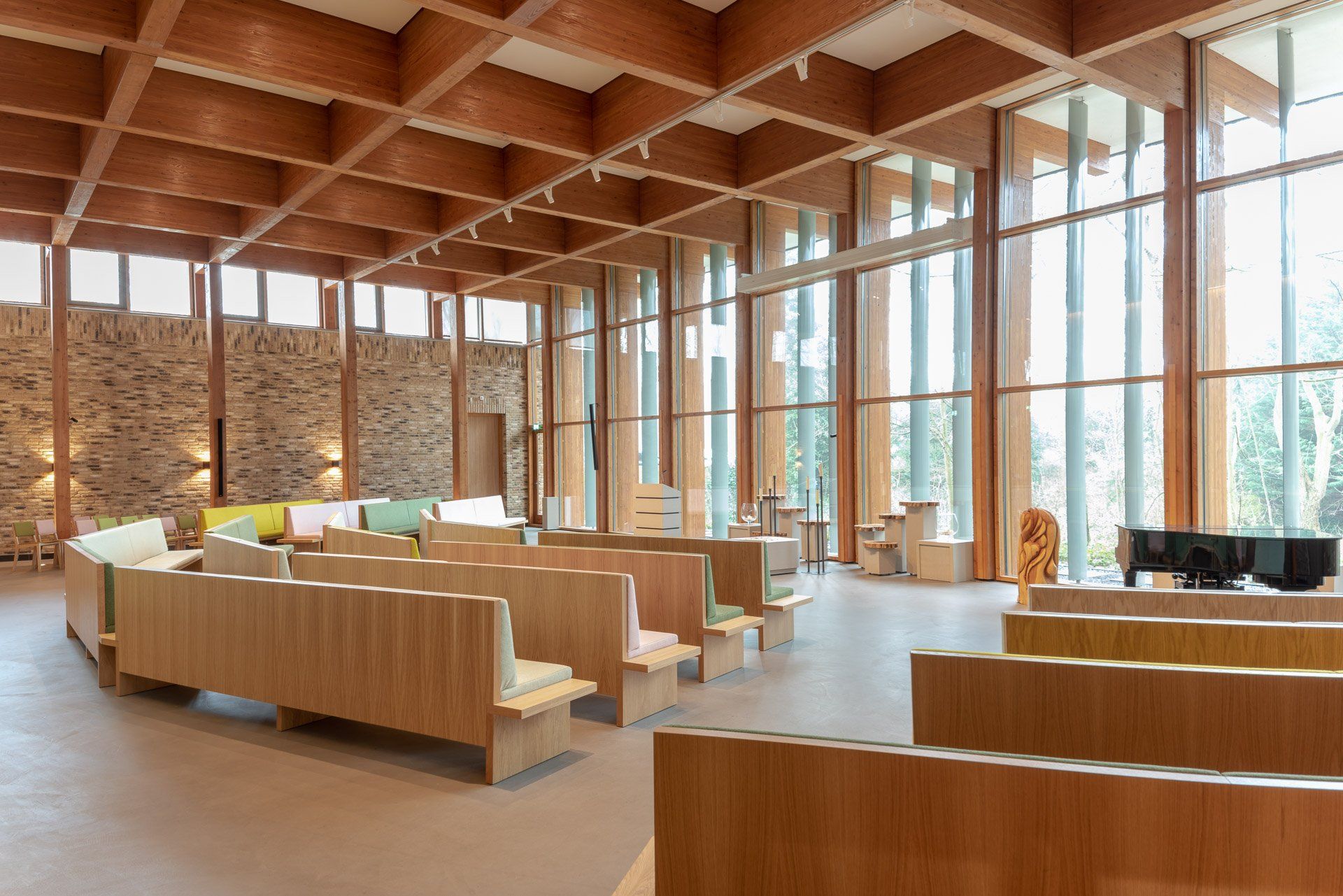 Portfolio Walter Frisart FOTOwerk Interieurfotograaf: interieur aula crematorium Haagse Duinen Den Haag voor Heko Spanten