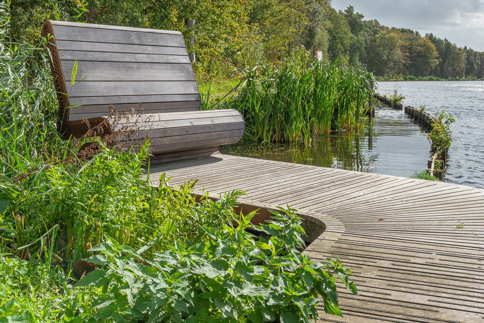 Portfolio Walter Frisart FOTOwerk Tuinfotograaf: Tuinstoel Amsterdamse Bos voor Van den Berg Hardhout