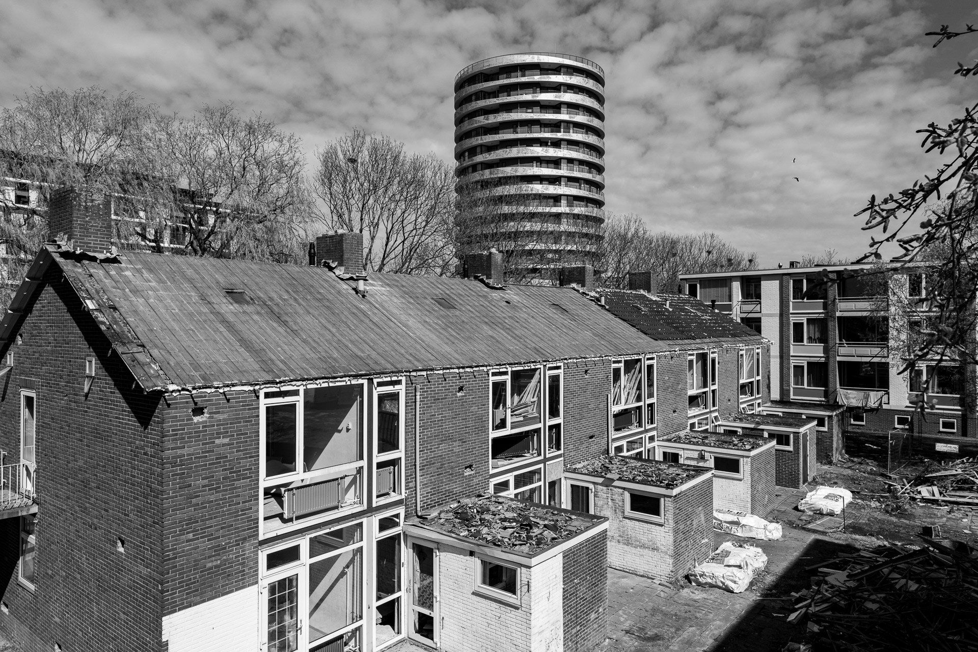 Portfolio Walter Frisart FOTOwerk Bouwfotograaf, Bouwplaatsfotograaf en projectfotograaf: Zwart wit foto van sloop woningen Groningen voor mijzelf