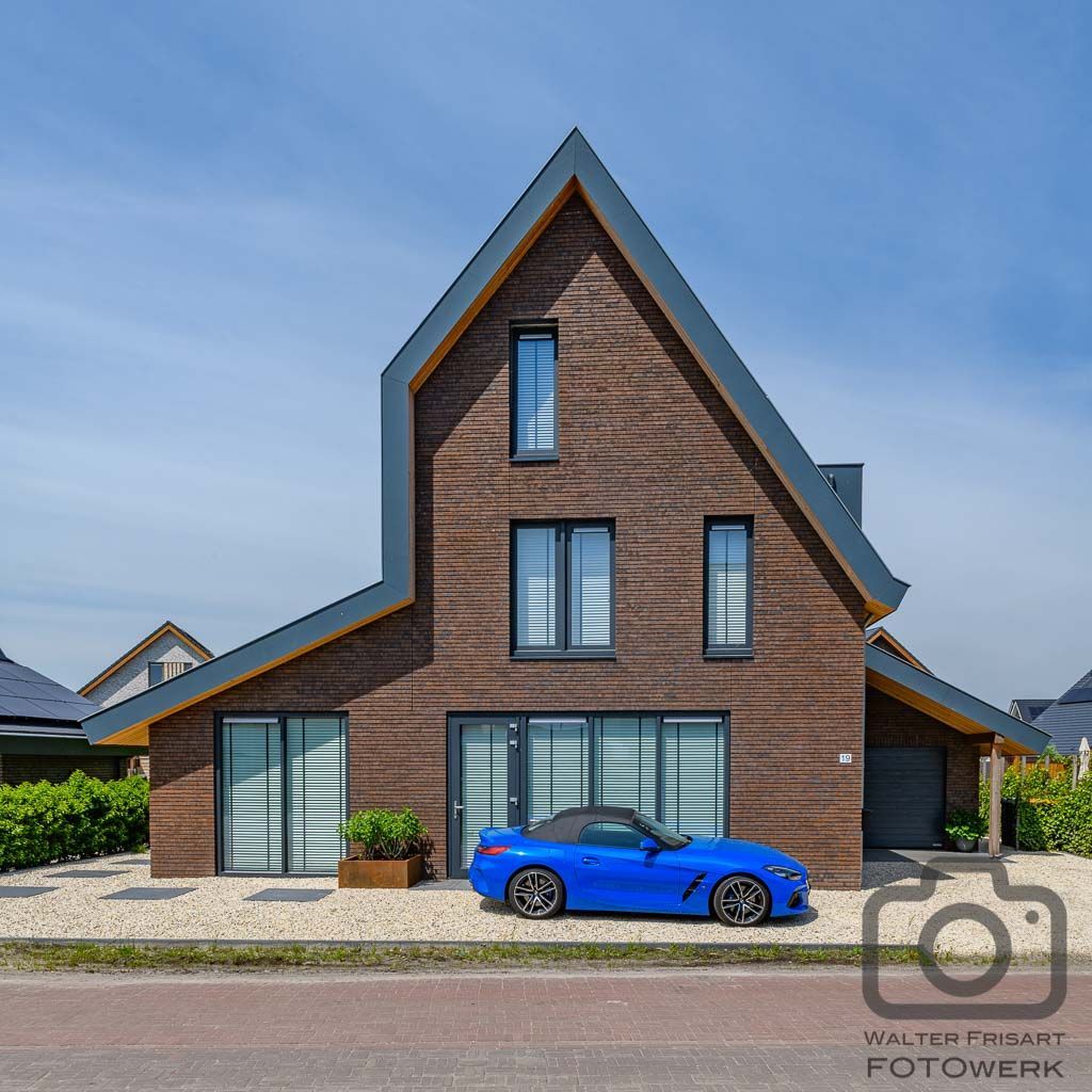Groningen woning met BMW Eelderwolde ©Walter Frisart FOTOwerk