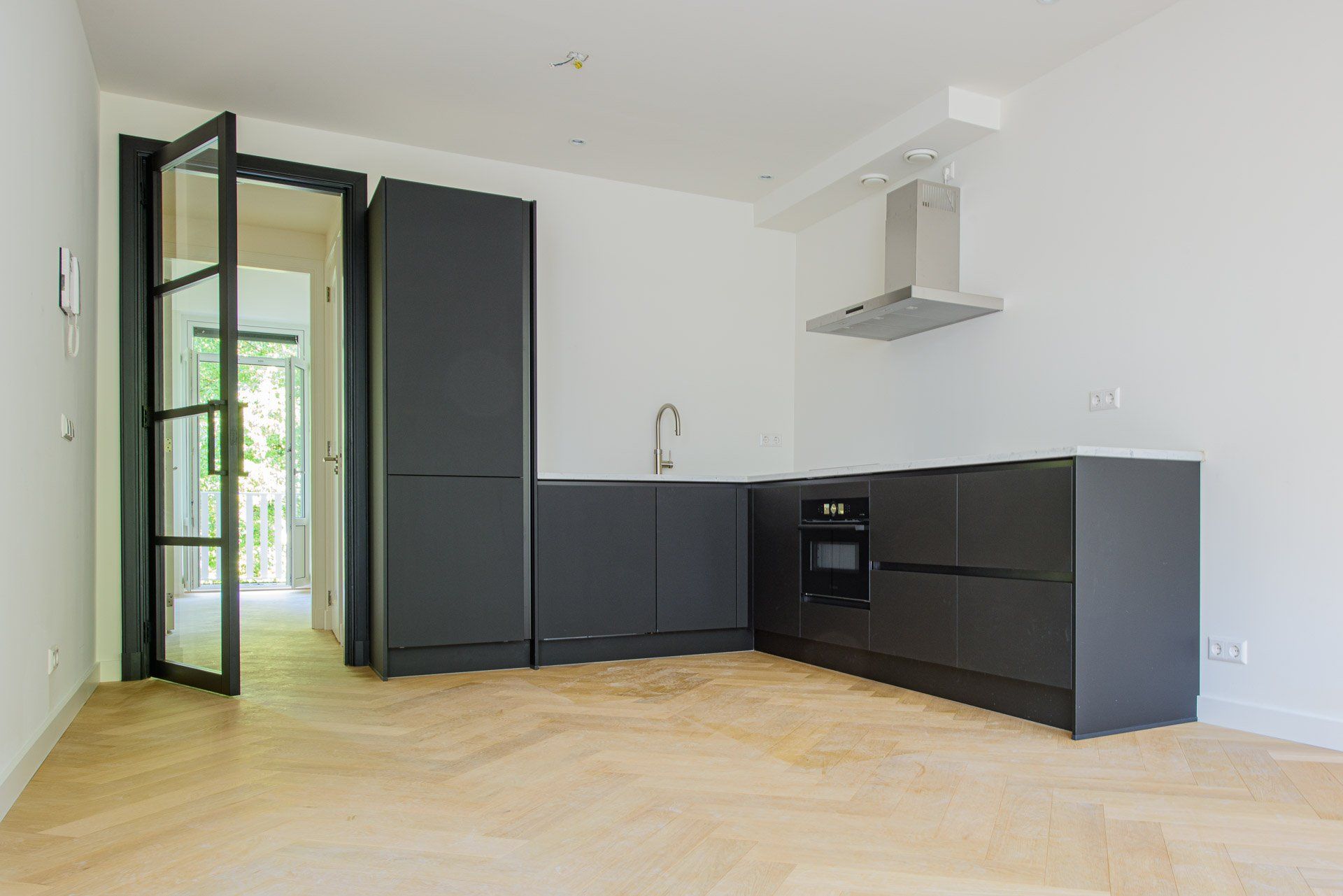 Portfolio Walter Frisart FOTOwerk Bouwindustriefotograaf: Interieur met keuken renovatie woning Amsterdam voor Vios Bouw