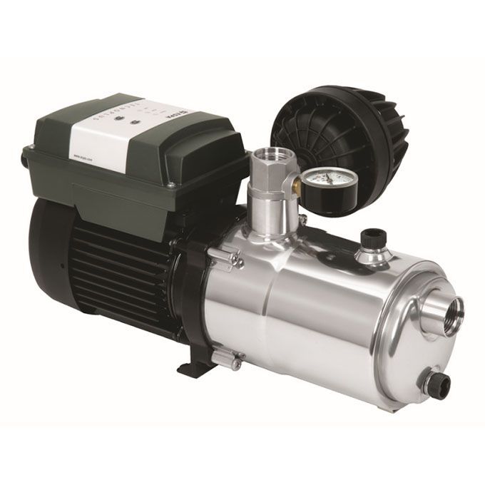 Bomba de agua eléctrica de acero inoxidable con carcasa de motor negra y ventilador de entrada frontal.