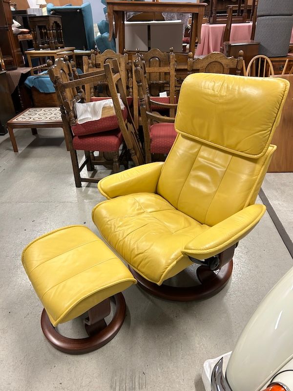Ekornes Large Admiral Leather Reclining Armchair Adjustable Headrest & Footstool