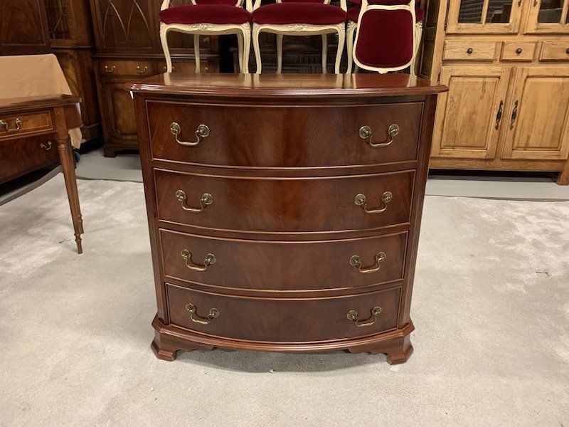 Good Quality Mahogany Bow Fronted Chest of Drawers
