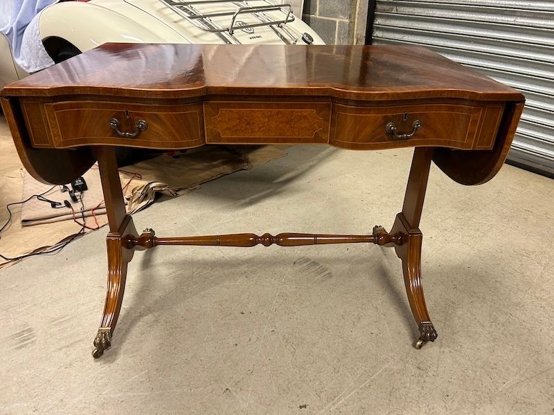Stunning, Super Quality Vintage Flamed Mahogany Serpentine Sofa Table