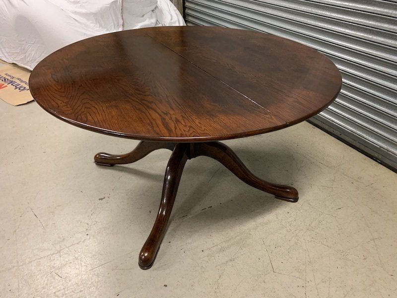 Stunning, Quality Solid Oak Pedestal Extending Dining Table