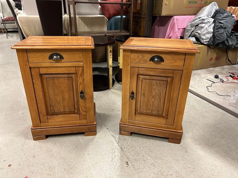A Pair of Solid Oak Bedside Cabinets/ Tables