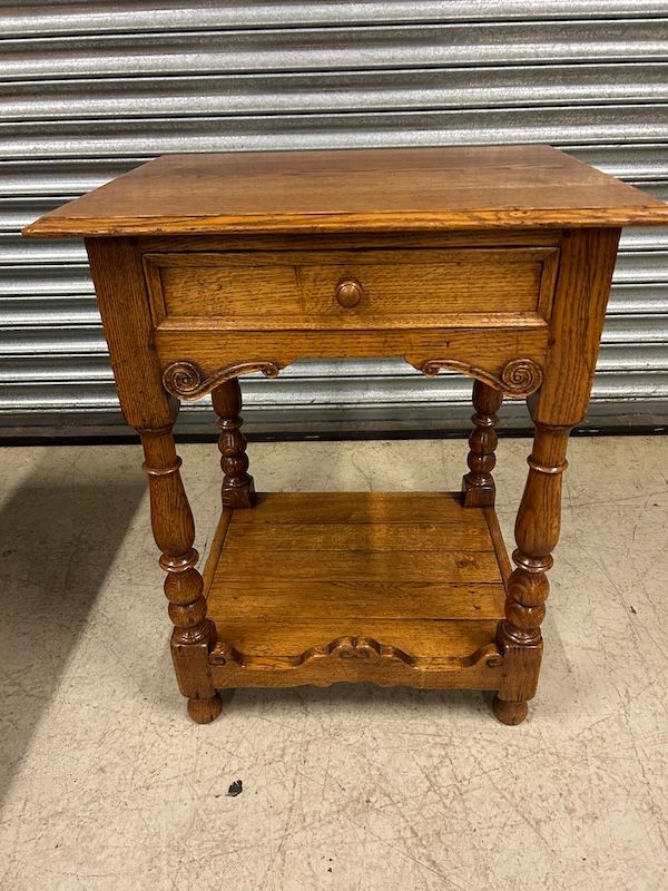 Super Quality Oak Side Table with Draw