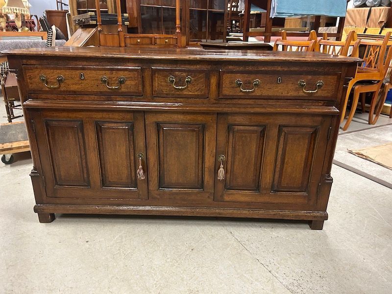 Stunning, Antique Solid Oak Georgian Sideboard/ Dresser