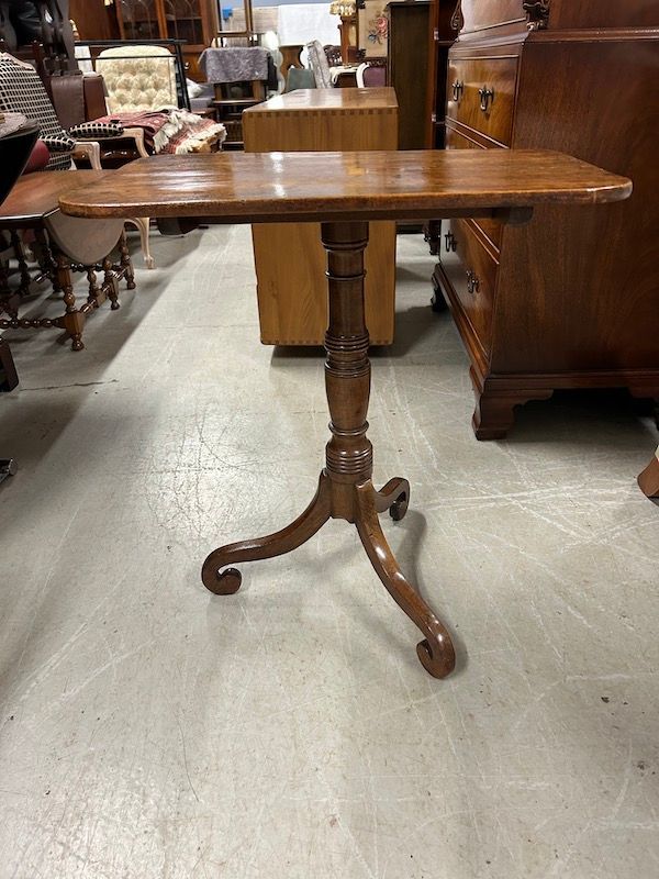 Stunning Antique Regency Mahogany Tilt Top Wine/ Lamp Table