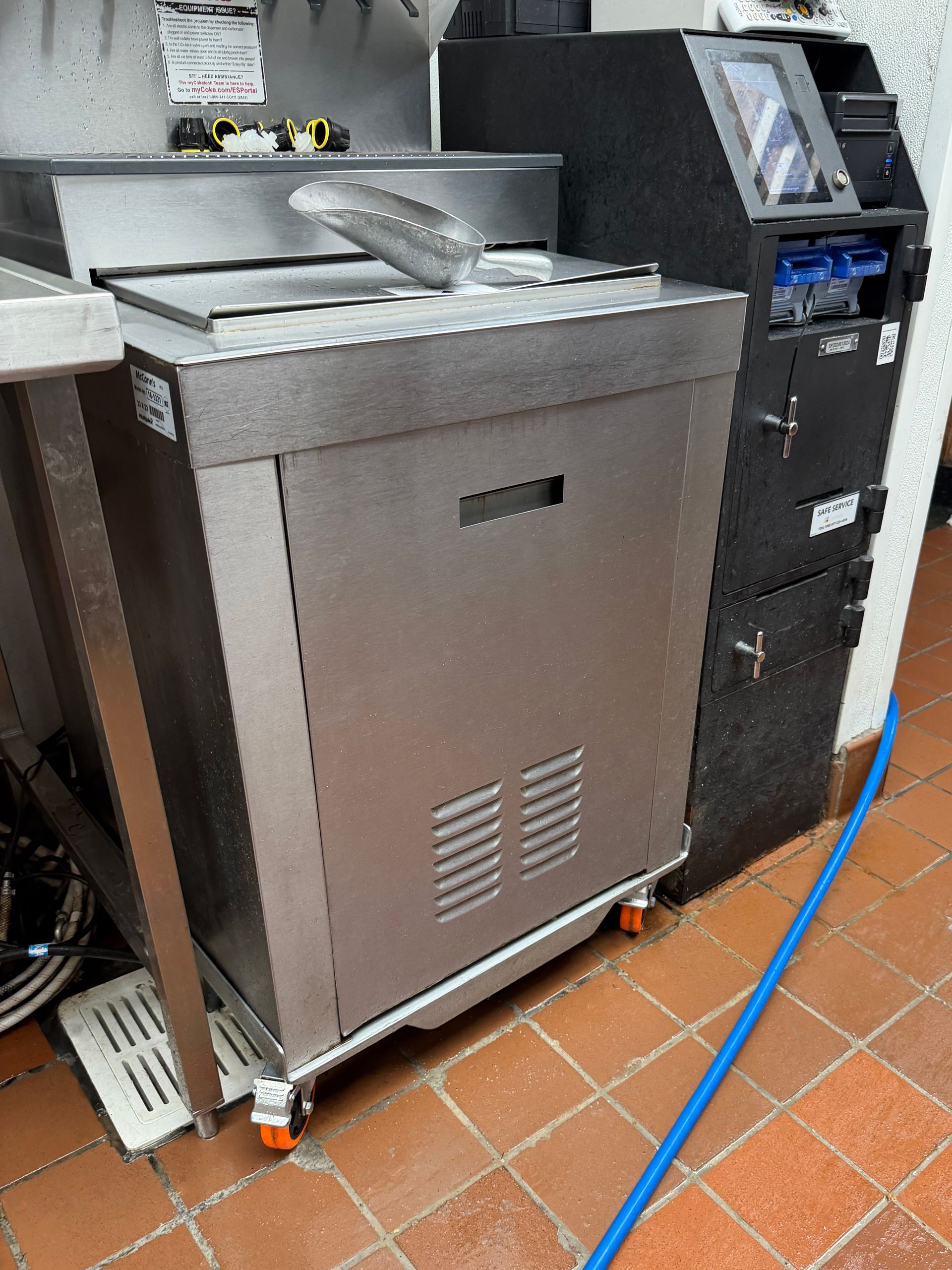 Photo of Beverage Cart installed in a restaurant, under a drink machine