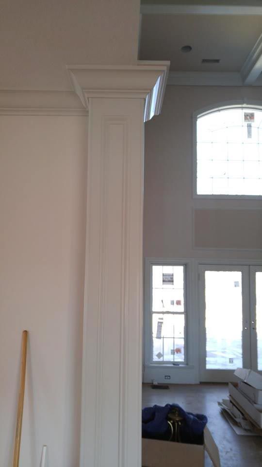 Top of a square smooth interior white column