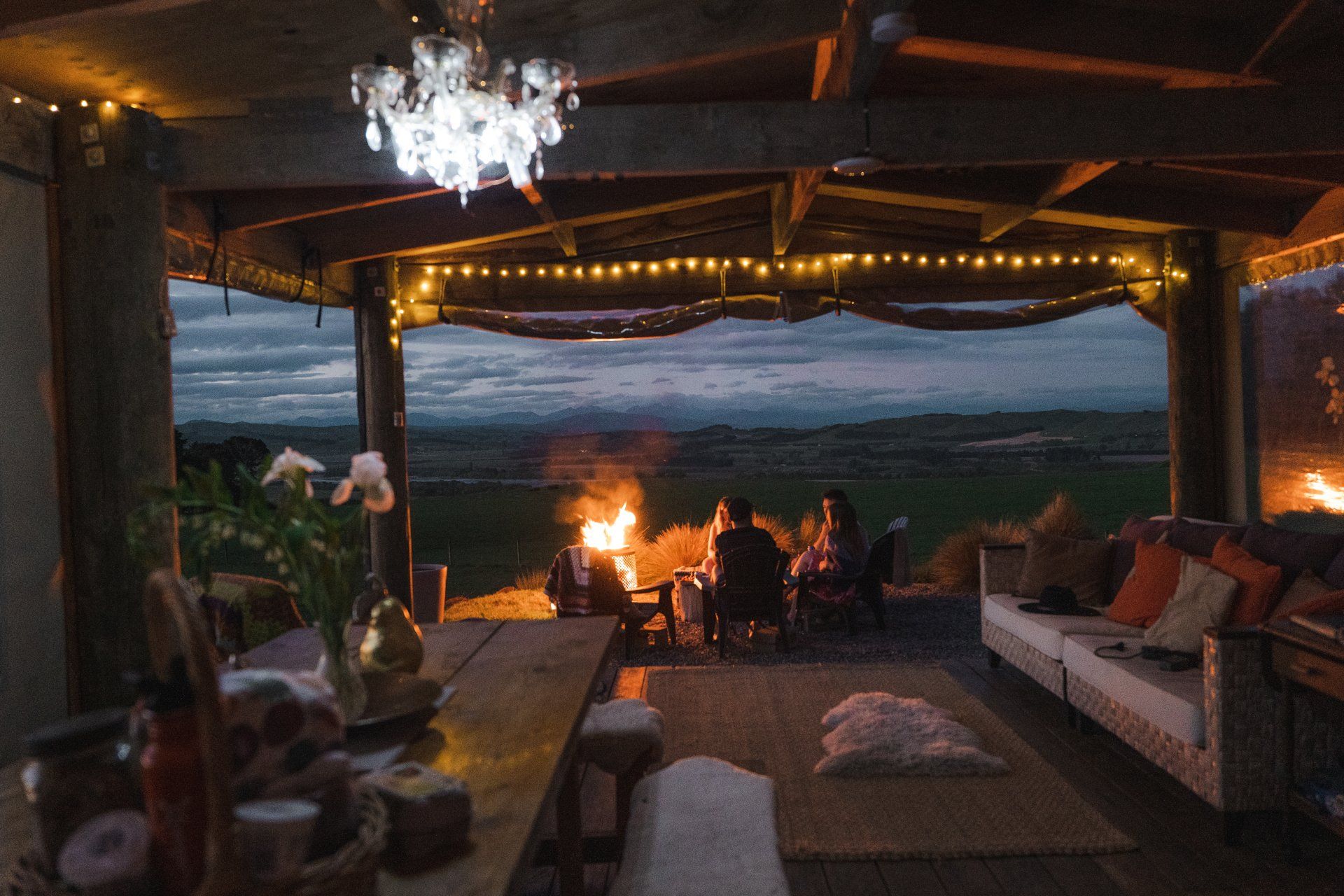 A living room with a chandelier hanging from the ceiling