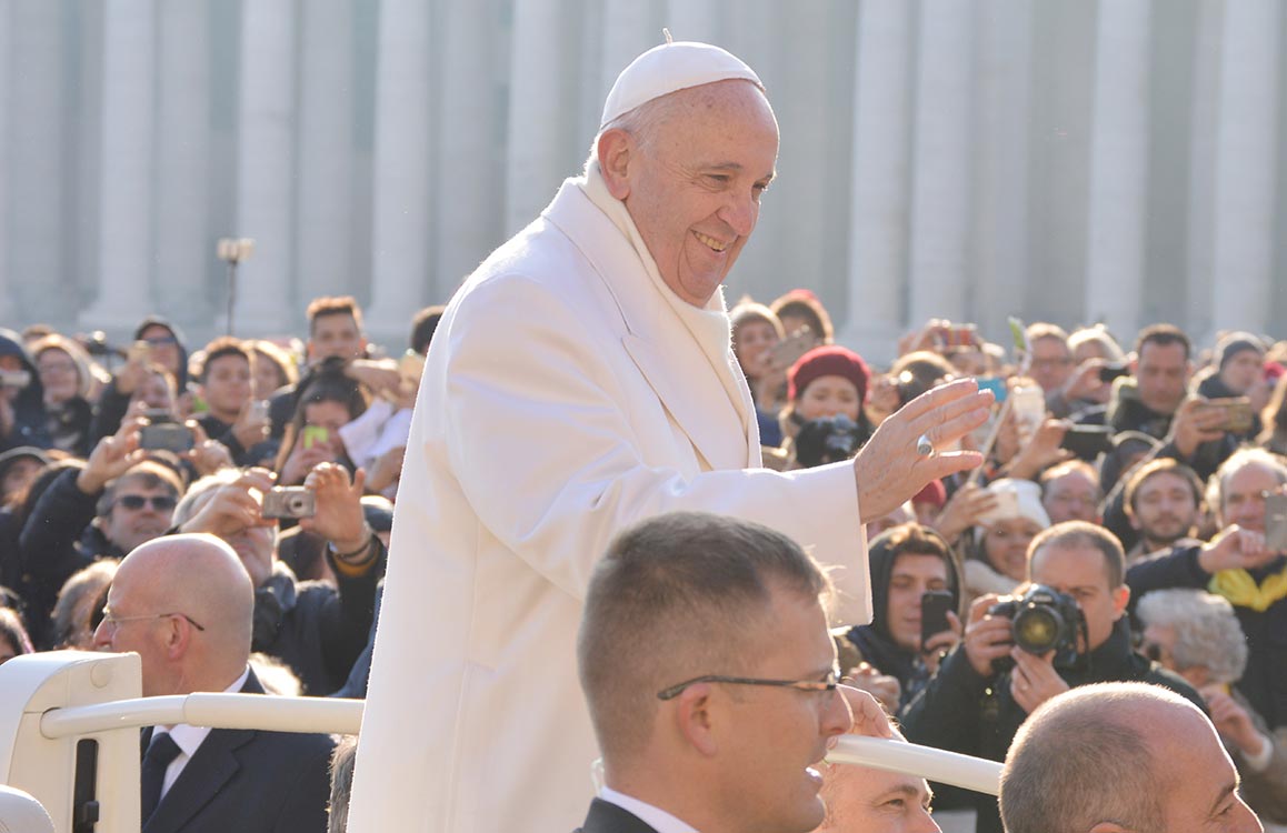 PAPA FRANCISCO FALA AO POVO JAMAIS DESANIMAR