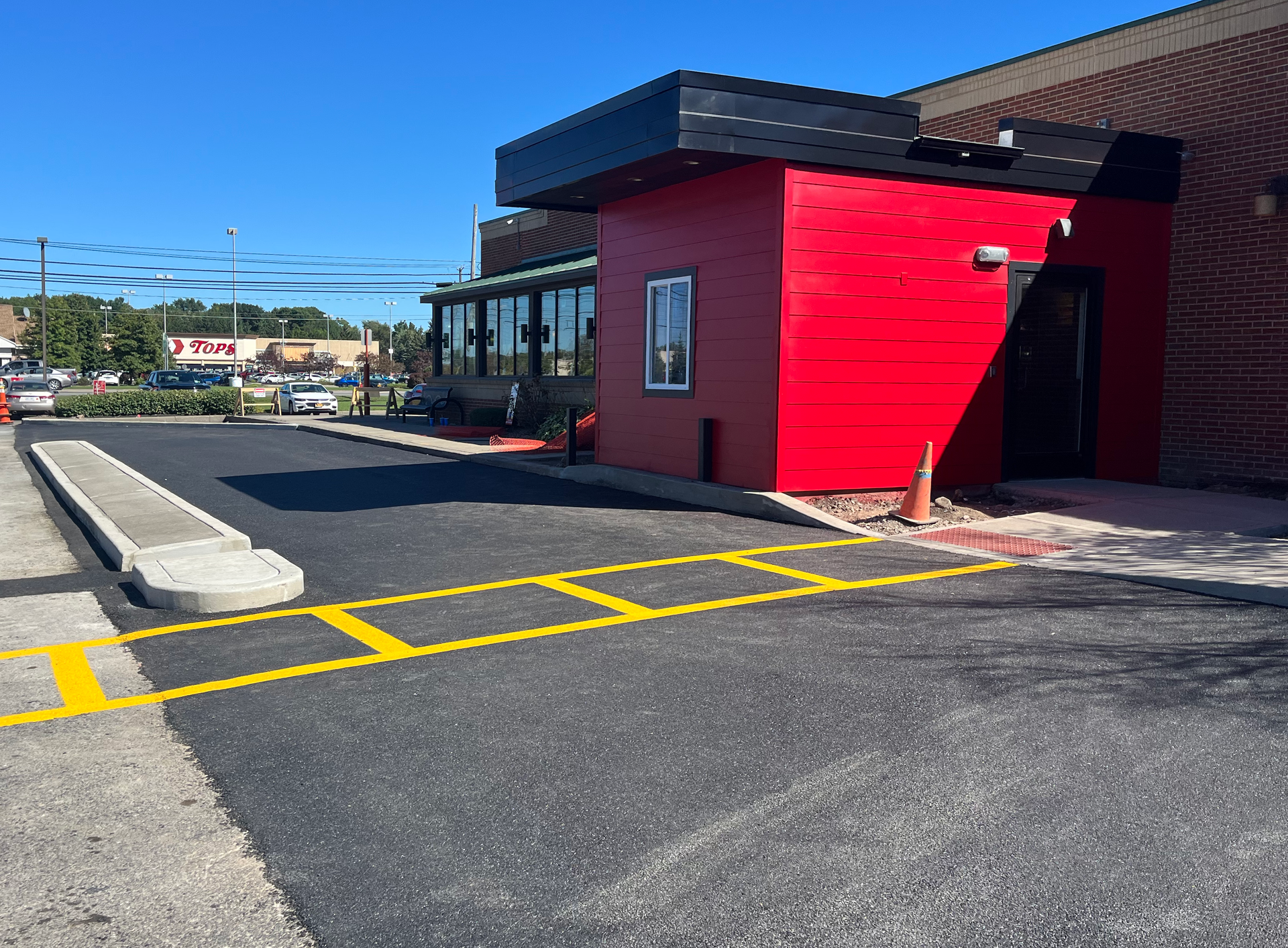 High-quality commercial paving by Universal Paving & Concrete in Rochester, NY, ensuring long-lasting, professional surfaces for business properties.