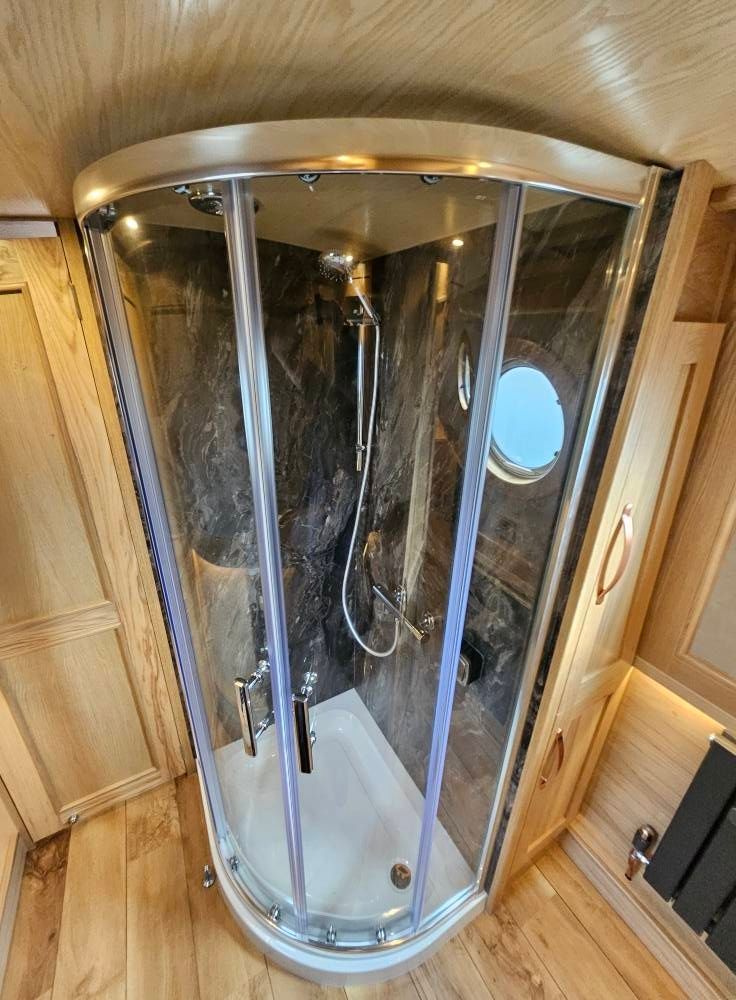 Clover quadrant shower