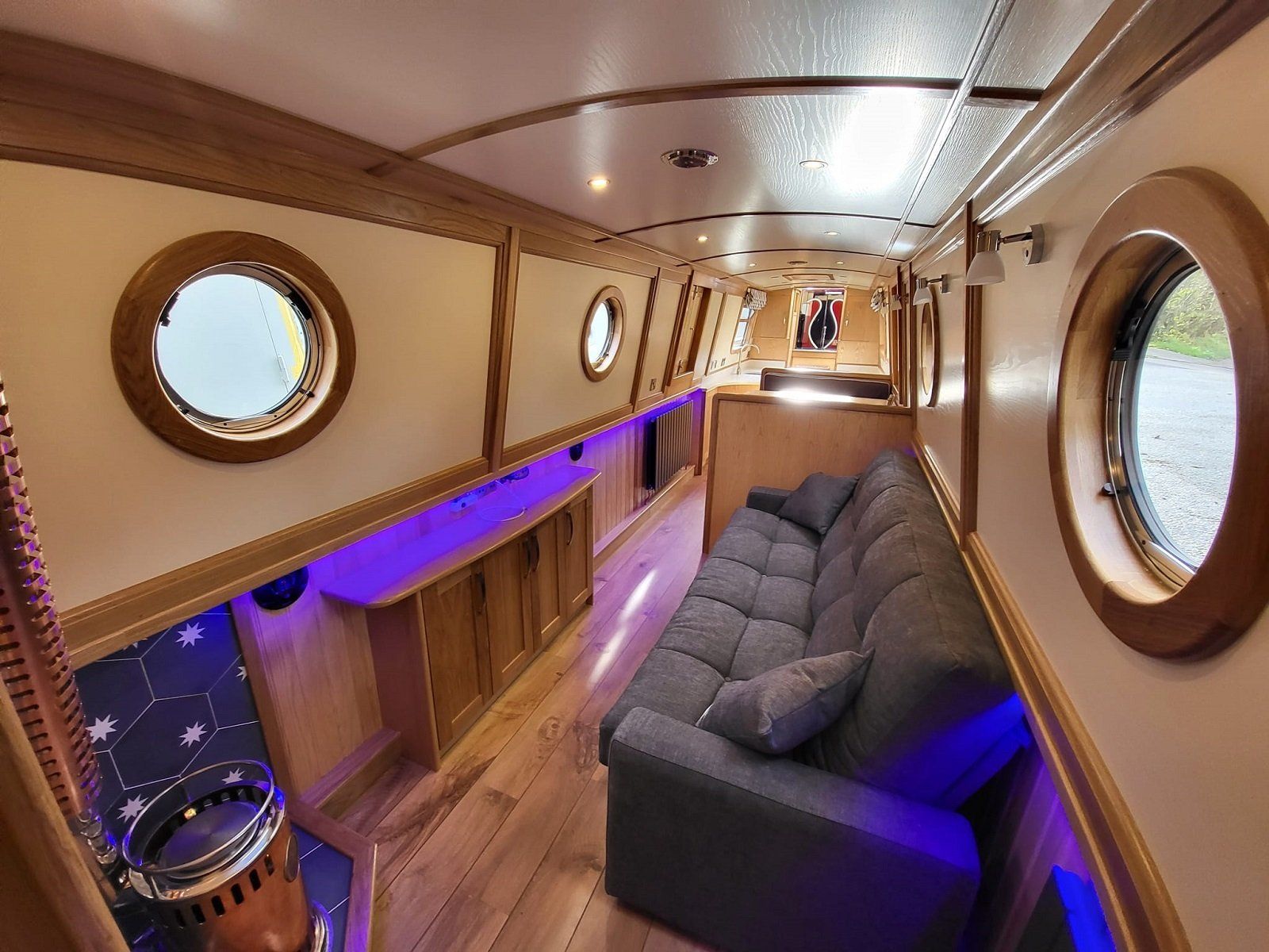 Curiosity lounge