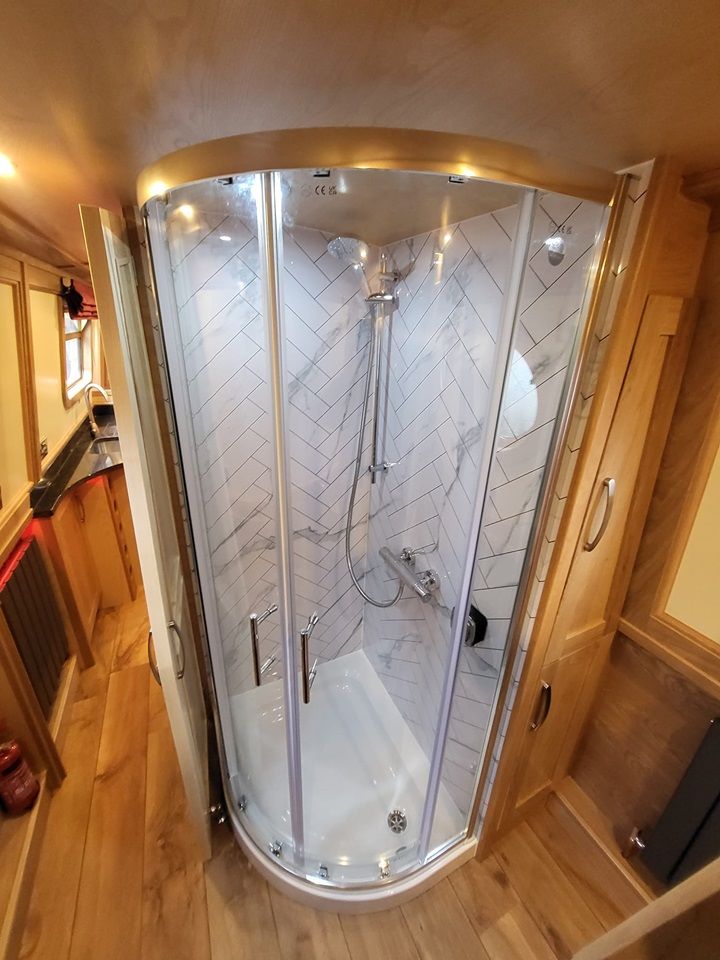 Hollingworth quadrant shower