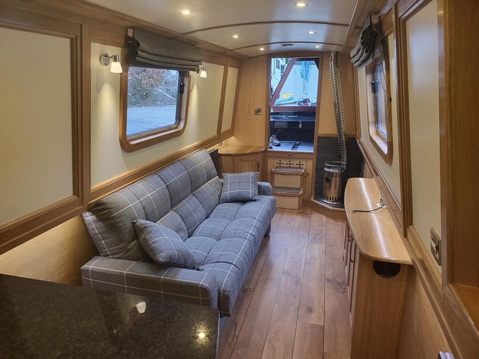 Ingenious lounge with Lockgate stove