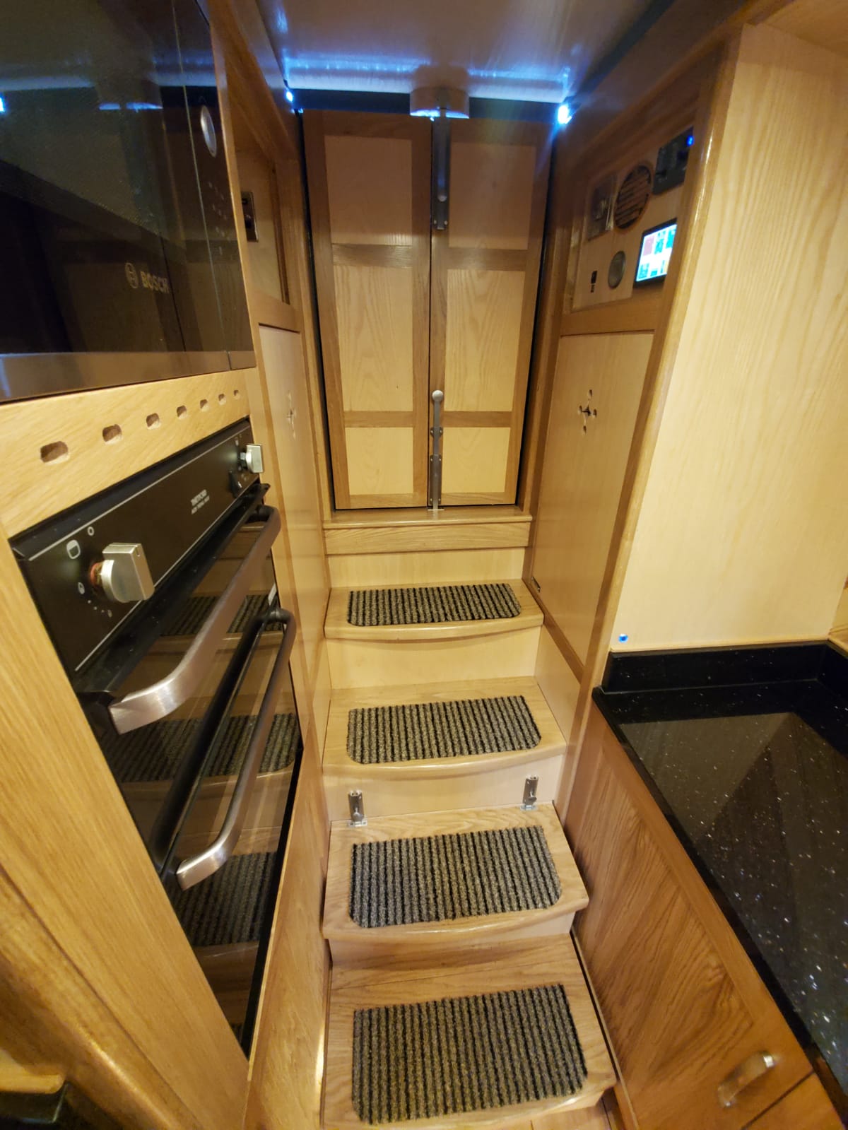 Napoli galley to stern steps