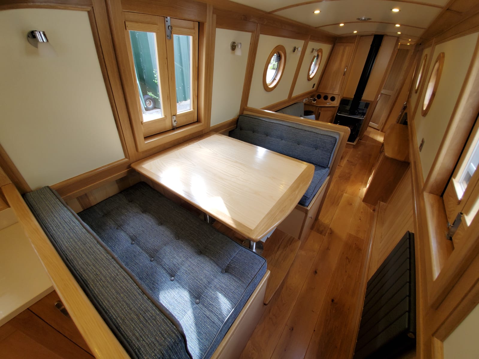 Ostara raised dinette