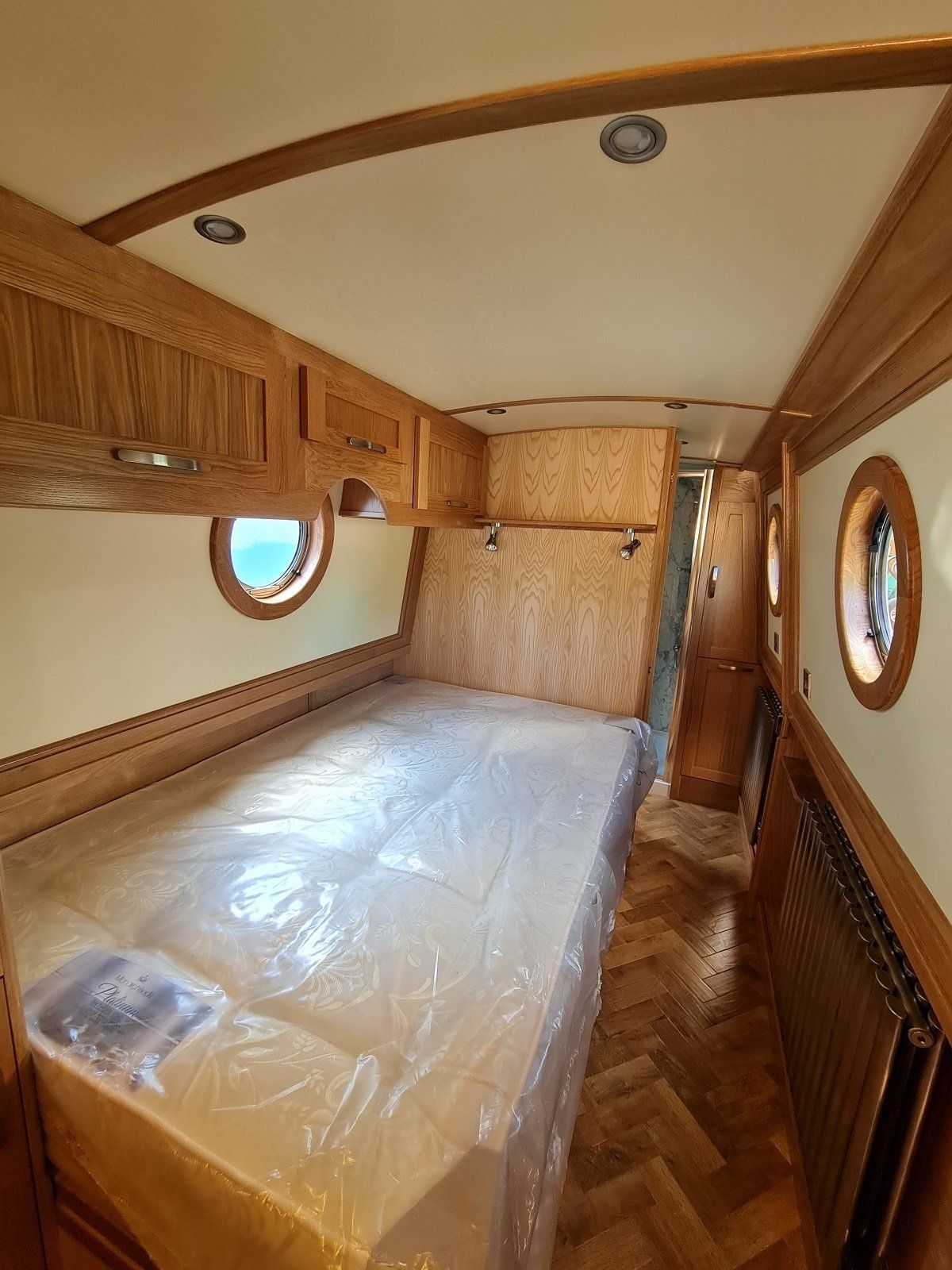Salodin bedroom