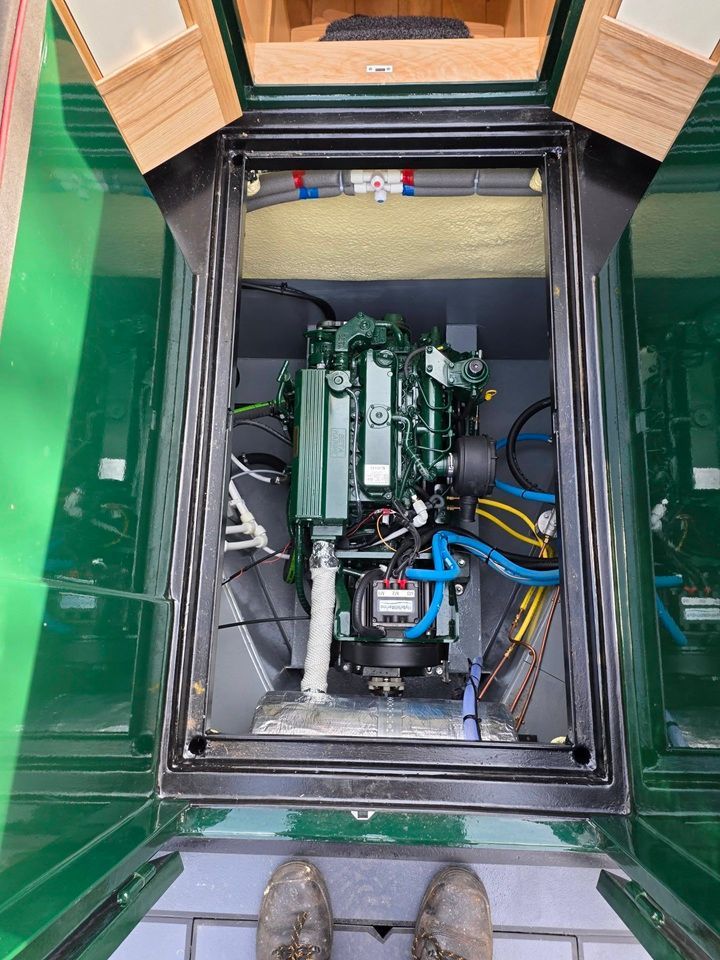 Sweet Disposition Beta / Hybrid Marine engine